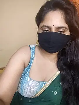 Snapshot of mouni499 chatting on July 3, 2026, 8:32 am mouni499 online show from July 3, 2026, 8:32 am