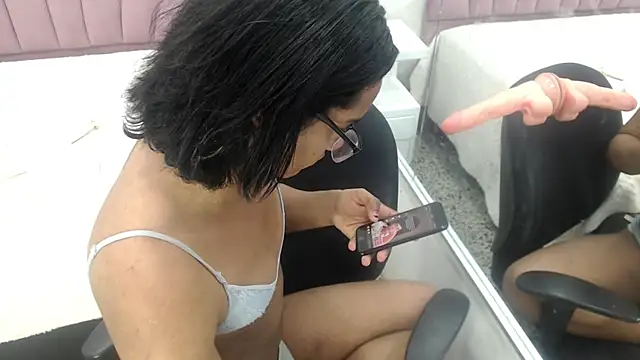 Snapshot of horny_bri_ chatting on January 6, 2026, 1:26 pm horny bri online show from January 6, 2026, 1:26 pm