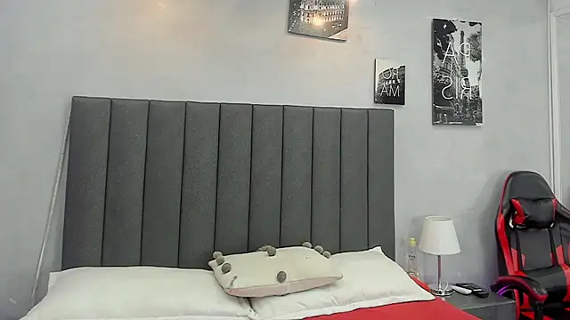 Snapshot of kendra_london chatting on July 6, 2026, 11:17 am kendra london online show from July 6, 2026, 11:17 am