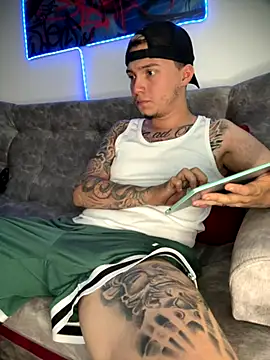 Snapshot of Nick_orion chatting on December 1, 2025, 9:37 pm Nick orion online show from December 1, 2025, 9:37 pm