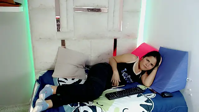 Snapshot of Maynowandchloe_ chatting on November 7, 2025, 12:42 pm Maynowandchloe online show from November 7, 2025, 12:42 pm