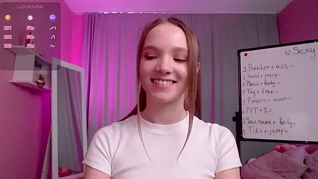 Snapshot of Adria_Arjona chatting on March 31, 2026, 7:43 am Adria Arjona online show from March 31, 2026, 7:43 am