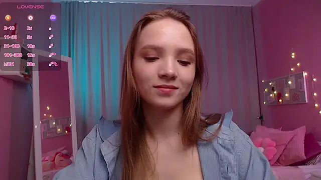 Snapshot of Adria_Arjona chatting on April 1, 2026, 7:42 am Adria Arjona online show from April 1, 2026, 7:42 am