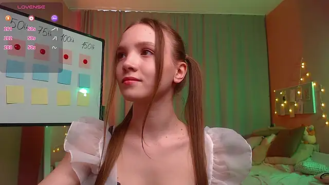 Snapshot of Adria_Arjona chatting on April 23, 2026, 7:37 am Adria Arjona online show from April 23, 2026, 7:37 am