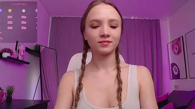 Snapshot of Adria_Arjona chatting on April 2, 2026, 7:37 am Adria Arjona online show from April 2, 2026, 7:37 am