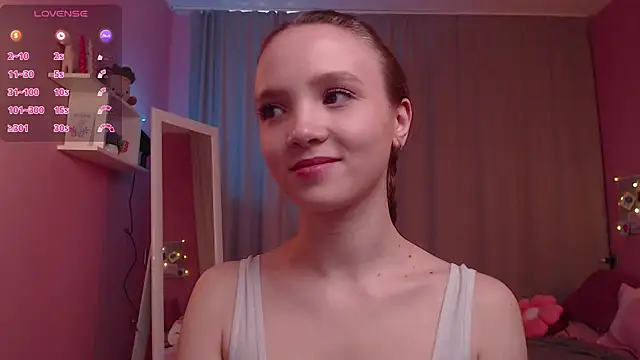 Snapshot of Adria_Arjona chatting on April 11, 2026, 7:45 am Adria Arjona online show from April 11, 2026, 7:45 am