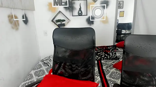 YuleimysAndAlex online show from December 1, 2025, 3:29 am