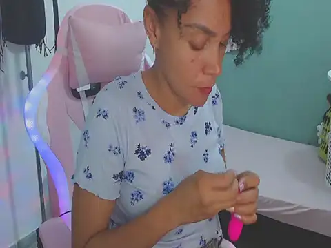 Snapshot of shayna_cute chatting on July 13, 2026, 2:11 am shayna cute online show from July 13, 2026, 2:11 am