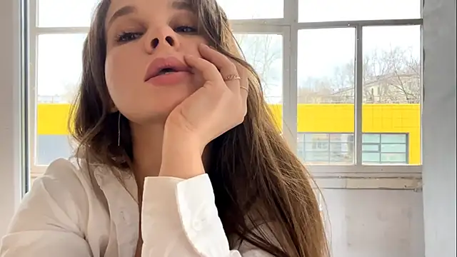 Luna Blossom online show from November 2, 2025, 9:58 am