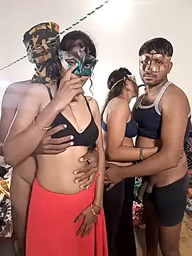 Snapshot of Real-Family chatting on November 26, 2025, 10:10 pm Real-Family online show from November 26, 2025, 10:10 pm