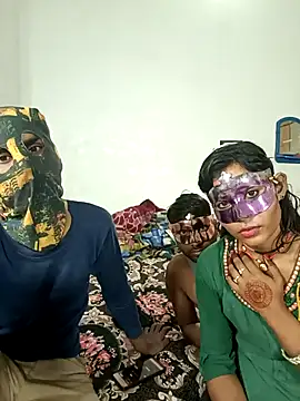 Snapshot of Real-Family chatting on November 28, 2025, 3:45 pm Real-Family online show from November 28, 2025, 3:45 pm