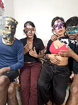 Snapshot of Real-Family chatting on December 2, 2025, 5:25 pm Real-Family online show from December 2, 2025, 5:25 pm