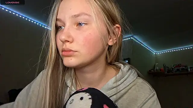 KarinRobertson online show from March 15, 2026, 4:47 pm