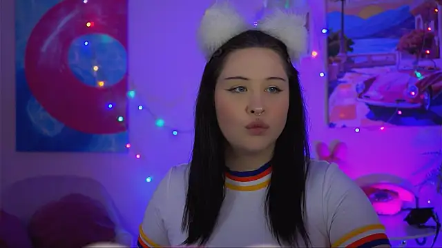 TinaBakers  online show from November 3, 2025, 1:04 pm