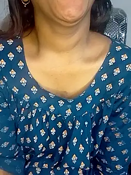 Snapshot of Neha533 chatting on March 25, 2026, 5:23 pm Neha533 online show from March 25, 2026, 5:23 pm