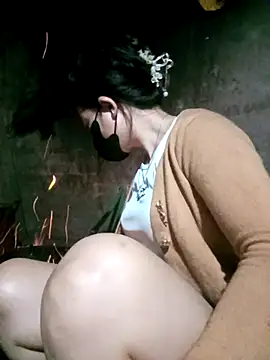 Snapshot of Mami_xxx chatting on December 4, 2025, 11:15 pm Mami xxx online show from December 4, 2025, 11:15 pm