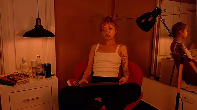 Snapshot of Raven444 chatting on November 7, 2025, 10:24 pm Raven444 online show from November 7, 2025, 10:24 pm