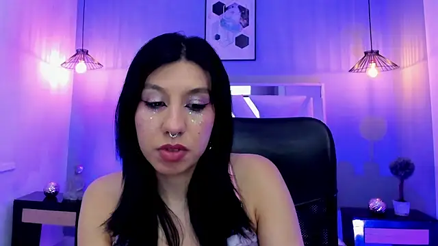 Snapshot of zoe-moreau chatting on April 6, 2026, 7:48 pm zoe-moreau online show from April 6, 2026, 7:48 pm