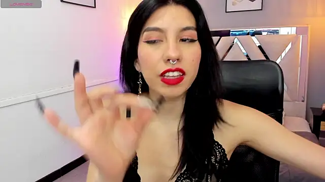 Snapshot of zoe-moreau chatting on April 18, 2026, 8:20 pm zoe-moreau online show from April 18, 2026, 8:20 pm