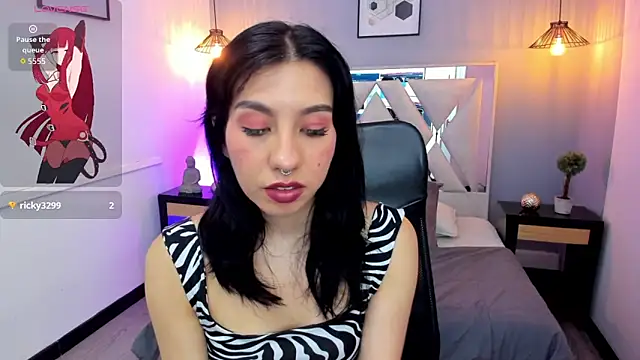 Snapshot of zoe-moreau chatting on April 17, 2026, 7:28 pm zoe-moreau online show from April 17, 2026, 7:28 pm