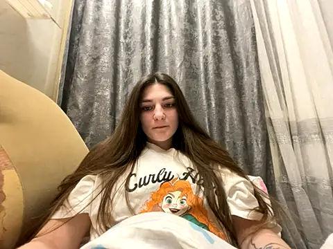 Snapshot of HelgaMun chatting on November 28, 2025, 4:01 am HelgaMun online show from November 28, 2025, 4:01 am