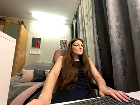 Snapshot of HelgaMun chatting on November 13, 2025, 5:55 am HelgaMun online show from November 13, 2025, 5:55 am