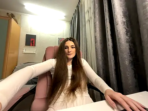 Snapshot of HelgaMun chatting on November 25, 2025, 10:59 am HelgaMun online show from November 25, 2025, 10:59 am