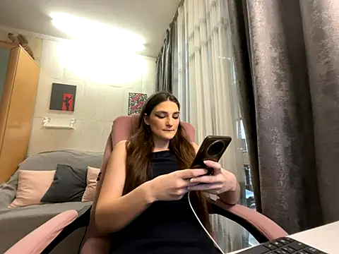 Snapshot of HelgaMun chatting on November 18, 2025, 9:56 am HelgaMun online show from November 18, 2025, 9:56 am