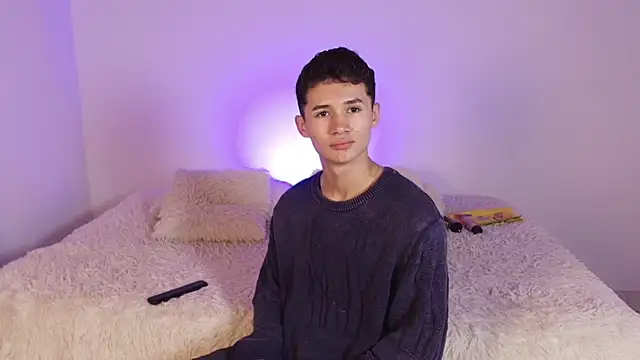 Snapshot of Eiden_Blake chatting on November 23, 2025, 10:14 am Eiden Blake online show from November 23, 2025, 10:14 am