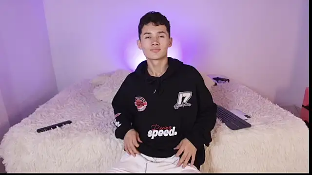 Snapshot of Eiden_Blake chatting on December 4, 2025, 11:48 pm Eiden Blake online show from December 4, 2025, 11:48 pm