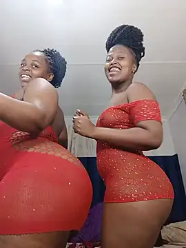 Snapshot of SweetSavage18 chatting on July 3, 2026, 7:42 pm SweetSavage18 online show from July 3, 2026, 7:42 pm