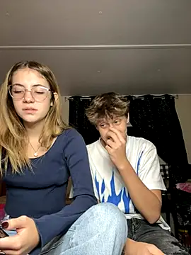 justenxoxo online show from November 15, 2025, 3:21 am