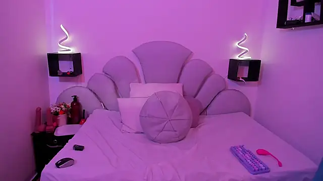 Emmily-sweet online show from April 29, 2026, 8:59 pm