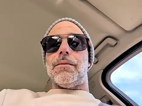 casalhottuga online show from November 9, 2025, 2:10 pm