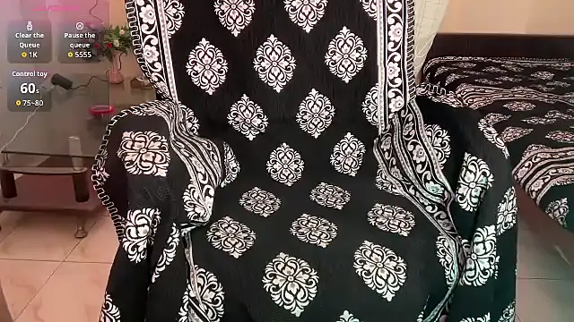 Snapshot of Charming_Cherry_ chatting on November 8, 2025, 9:18 pm Charming Cherry online show from November 8, 2025, 9:18 pm