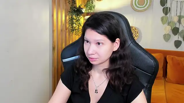 Snapshot of SaraDenars chatting on November 13, 2025, 5:33 am SaraDenars online show from November 13, 2025, 5:33 am