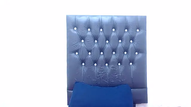 AUGUSTBLOOMxx online show from February 14, 2026, 1:11 pm