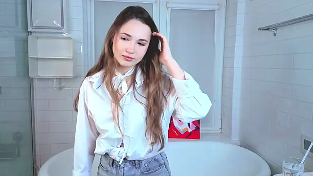 LeenaPuita online show from November 22, 2025, 5:56 pm