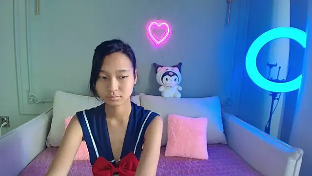 lihnpham online show from December 3, 2025, 3:29 am