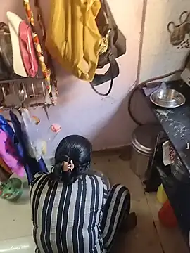 Lailamajnu1996 online show from February 13, 2026, 4:45 am