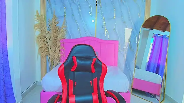 Snapshot of sarahrousse_ chatting on November 4, 2025, 2:54 pm sarahrousse online show from November 4, 2025, 2:54 pm