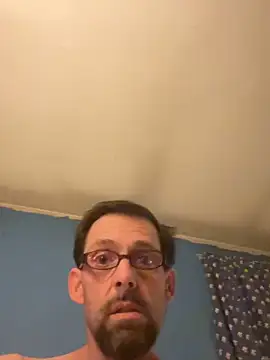 Snapshot of biggdaddyandqueenn chatting on December 3, 2025, 10:53 pm biggdaddyandqueenn online show from December 3, 2025, 10:53 pm