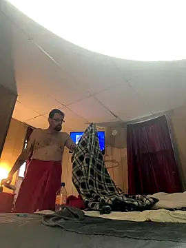 Snapshot of biggdaddyandqueenn chatting on December 2, 2025, 1:57 pm biggdaddyandqueenn online show from December 2, 2025, 1:57 pm