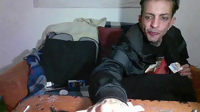 00Travsharongomez online show from November 29, 2025, 4:01 am