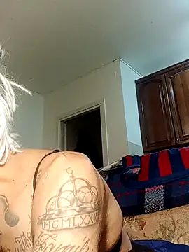 00Travsharongomez online show from November 4, 2025, 1:09 am