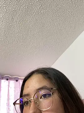 lauxury  online show from February 7, 2026, 10:51 pm