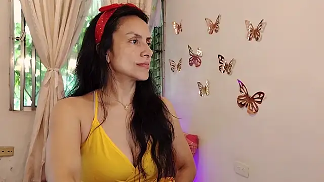 Snapshot of Bella_Exhibition chatting on June 17, 2026, 7:02 pm Bella Exhibition online show from June 17, 2026, 7:02 pm