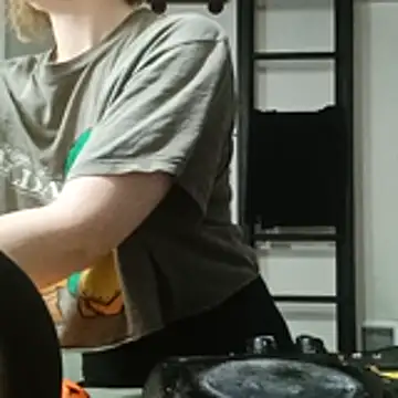 RinaLocke online show from November 6, 2025, 2:48 am