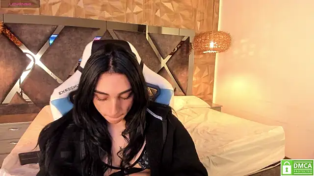 Kiara velvet   online show from April 21, 2026, 4:41 am