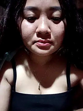 Snapshot of Bee-bgolden chatting on November 7, 2025, 4:11 pm Bee-bgolden online show from November 7, 2025, 4:11 pm